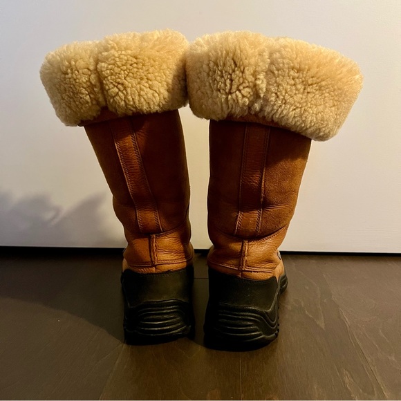 UGG Adirondack Tall S/N 5498 - Picture 4 of 9